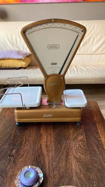 BERKEL weegschaal, in goede staat, weegvermogen 15 kg beschikbaar voor biedingen