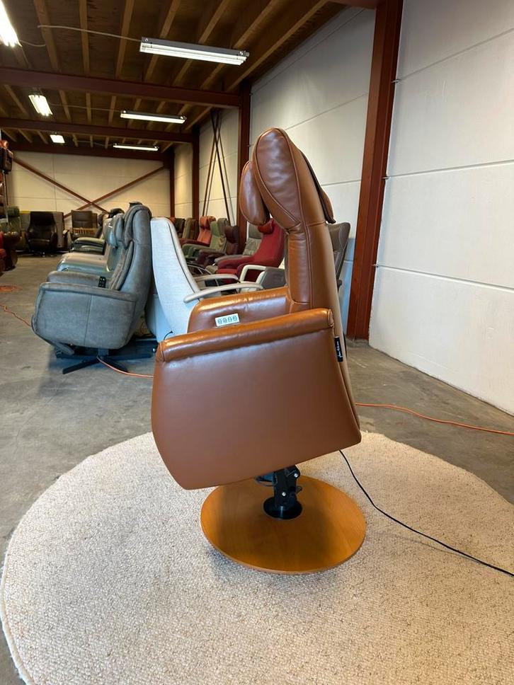 Cognac bruin relax fauteuil sta op stoel Prominent ZGAN, Huis en Inrichting, Fauteuils, Zo goed als nieuw, Leer, 75 tot 100 cm