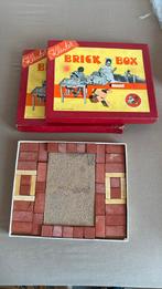 Brick Box uit de jaren 50, Ophalen of Verzenden