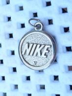 3 KETTING HANGERS 2 V ZILVER MET STEENTJE EN 1 NIKE VINTAGE, Overige voorstellingen, Verzenden, Zo goed als nieuw, Zilver