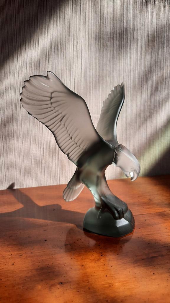 Adelaar glas licht groengrijs gekleurd merk lalique, Antiek en Kunst, Kunst | Beelden en Houtsnijwerken, Ophalen of Verzenden