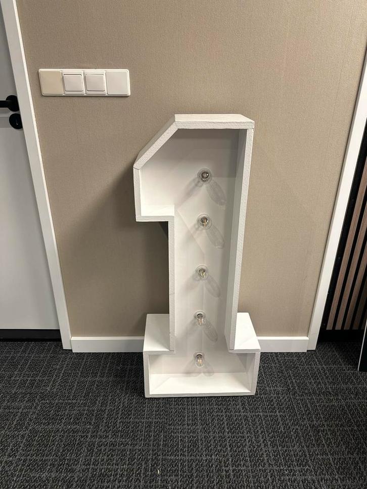 Lichtcijfer '1' te huur - Vlaardingen, Hobby en Vrije tijd, Feestartikelen | Verhuur, Zo goed als nieuw, Ophalen of Verzenden