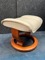 Zeer nette Stressless Voetenbankje Hocker Wit Leer/Teakhout, Ophalen, Minder dan 50 cm, Zo goed als nieuw, Rechthoekig