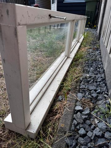 Kozijn enkel glas 2542x432mm beschikbaar voor biedingen