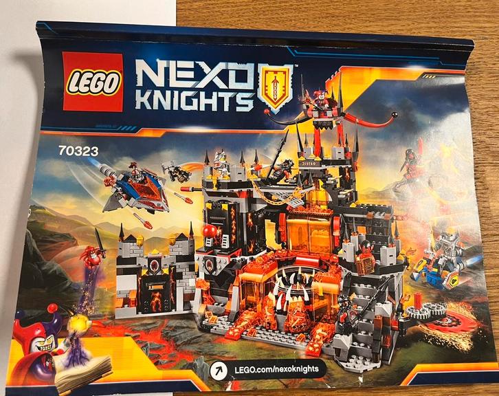 Lego Nexo Knights 70323 Jestro's vulkaanbasis, Kinderen en Baby's, Speelgoed | Duplo en Lego, Gebruikt, Complete set, Ophalen of Verzenden