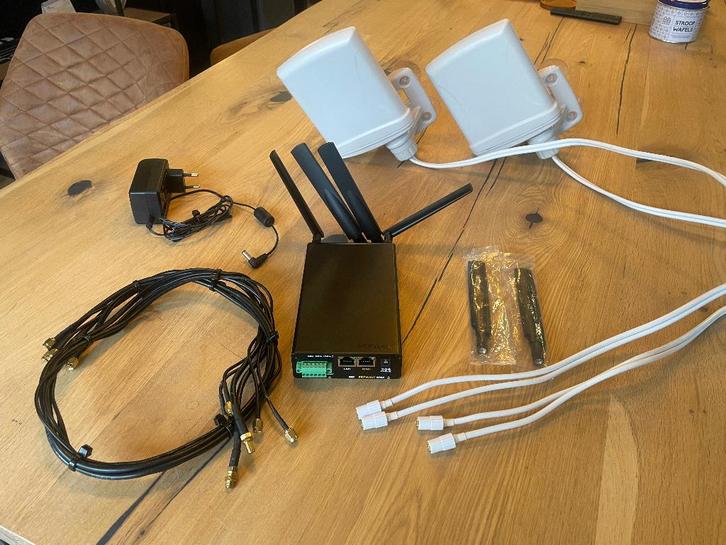 Pepwave MAX Transit DUO 4G/LTE Router + XPOL-1 Antenne, Computers en Software, Routers en Modems, Zo goed als nieuw, Router met modem