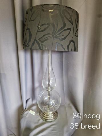 Vintage glazen tafellamp  beschikbaar voor biedingen