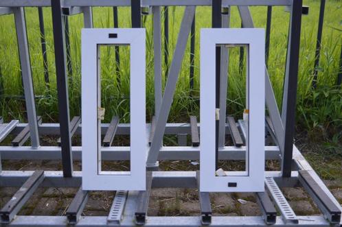 Valraam, Doe-het-zelf en Verbouw, Kozijnen en Schuifpuien, Zo goed als nieuw, Raamkozijn, Kunststof, Minder dan 75 cm, Minder dan 75 cm