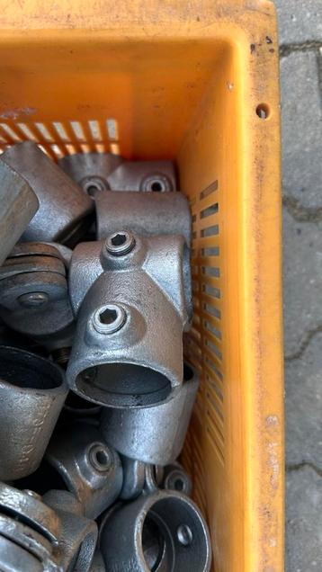 Metalen buiskoppelingen  50mm krat vol beschikbaar voor biedingen
