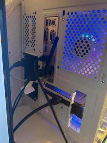 Gaming PC - Ryzen 5 5500, GTX 1660 Ti, 32GB RAM beschikbaar voor biedingen