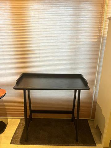 Leuke zwarte bureau/ sidetable beschikbaar voor biedingen