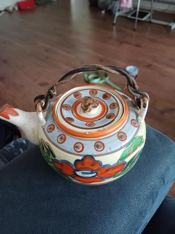 Japanse theepot beschikbaar voor biedingen