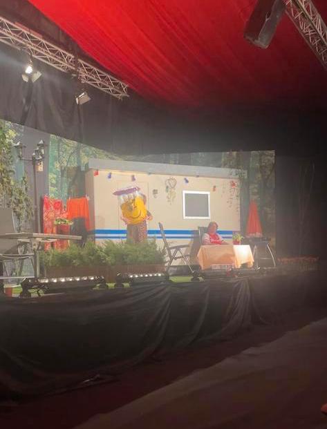 Decor caravans toneel, Ophalen, Zo goed als nieuw