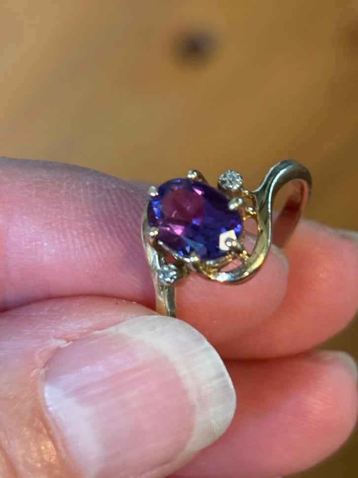 Prachtige 9 karaat gouden Amethist en diamanten ring, Sieraden, Tassen en Uiterlijk, Ringen, Zo goed als nieuw, Dame, 17 tot 18