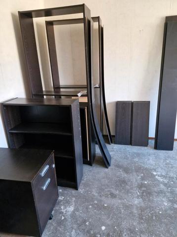 Billykasten beschikbaar voor biedingen