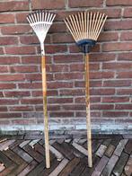 2 Kinderharken, lengte 1 meter. Koopje €2,00, Ophalen of Verzenden, Gebruikt