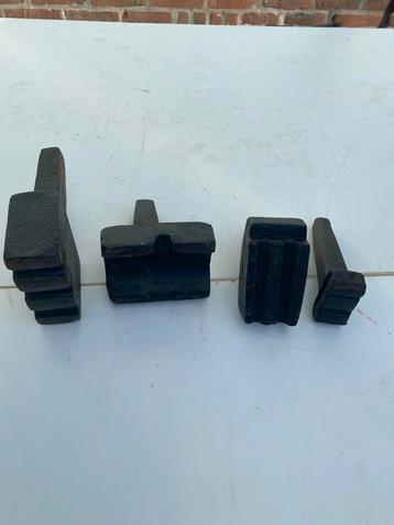 Aambeeld smeden tassen 4 stuks beschikbaar voor biedingen