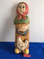 Houten beeld "vrouw met kip", Ophalen of Verzenden, Zo goed als nieuw, Mens
