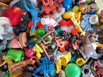 Grote verzameling poppetjes en figuren - 128 items beschikbaar voor biedingen