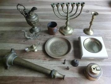 Verzameling oude / antieke koperen of messing spulletjes beschikbaar voor biedingen