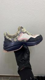 Gucci Rhyton Sneakers - Stijlvol en Comfortabel, Ophalen, Beige, Sneakers of Gympen, Zo goed als nieuw