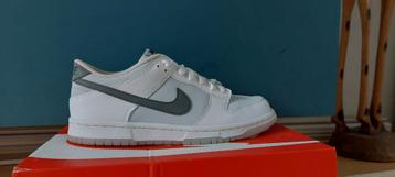 Nike dunk wit maat 39