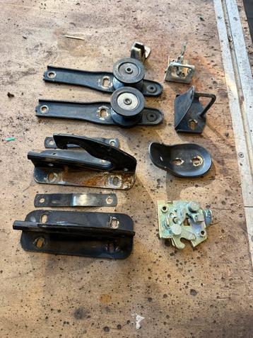 BMW E21 motorkap sluitingen. beschikbaar voor biedingen