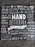 Karin Luttenberg - Handlettering doe je zo!, Boeken, Verzenden, Zo goed als nieuw, Tekenen en Schilderen, Karin Luttenberg