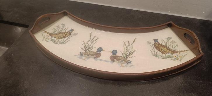 halfrond dienblad, geborduurd, Antiek en Kunst, Curiosa en Brocante, Ophalen of Verzenden