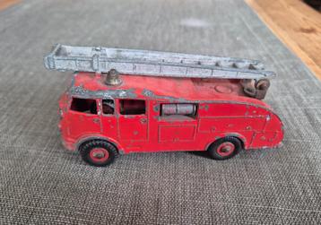 Brandweer ladderwagen van Dinky Toys (Meccano 955) beschikbaar voor biedingen
