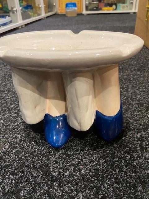 Vintage van een bijzondere keramische asbak verliefd stel., Verzamelen, Rookartikelen, Aanstekers en Luciferdoosjes, Gebruikt