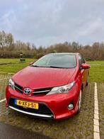 Toyota Auris 1.8 Hybrid 73KW 5D 2014 Rood, Auto's, Zwart, 4 cilinders, Origineel Nederlands, 1798 cc