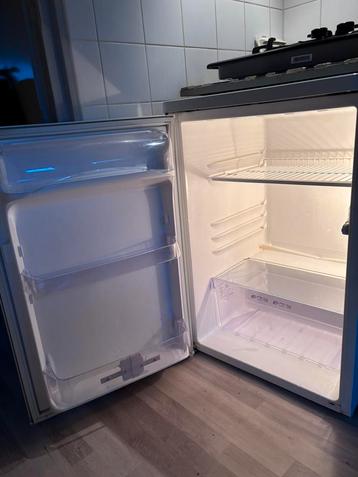 Goed werkende koelkast beschikbaar voor biedingen