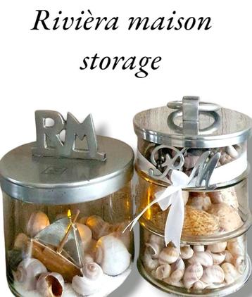 set bestaat uit:
Twee stuks Rivièra maison storage
 beschikbaar voor biedingen
