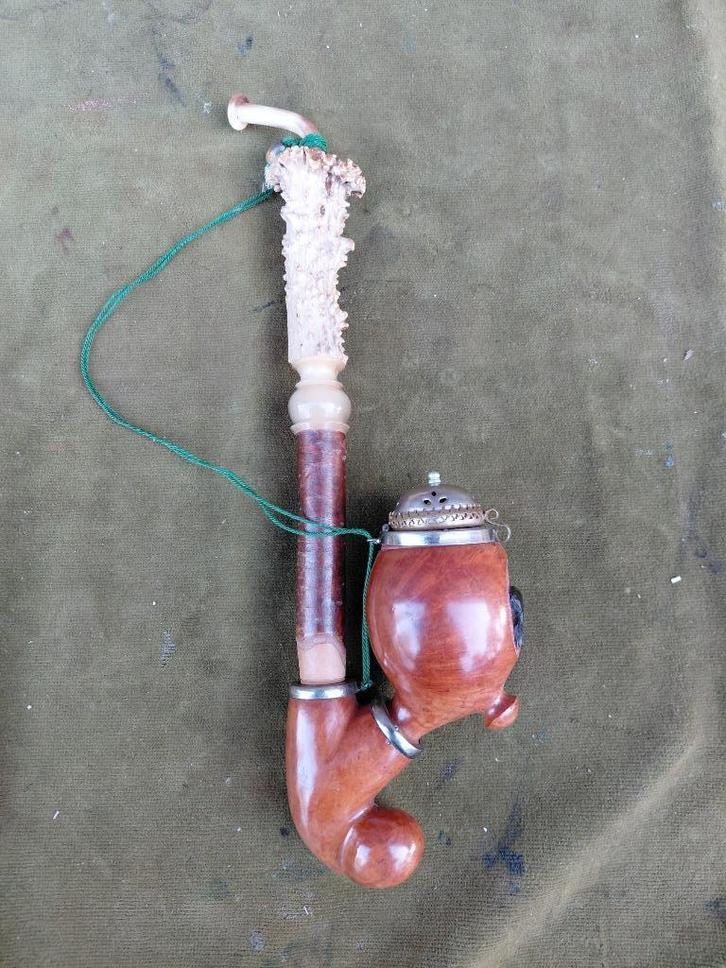 Duitse pijp met klep, snijwerk van hert en hertengewei., Verzamelen, Rookartikelen, Aanstekers en Luciferdoosjes, Gebruikt, (Water)pijp