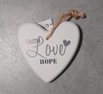 " faith love hope " op wit decoratie HART van hout, Ophalen of Verzenden, Nieuw