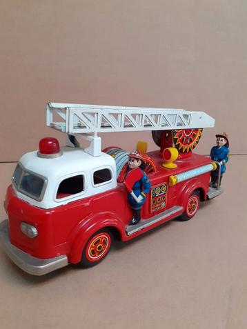 Antieke Brandweerwagen  beschikbaar voor biedingen