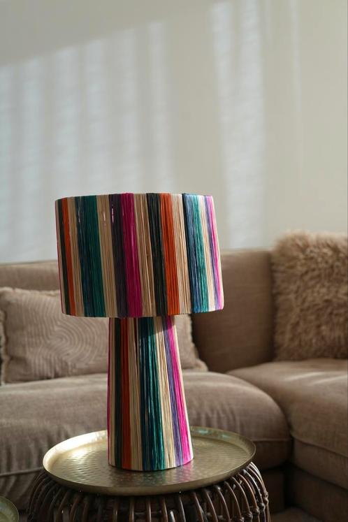 Kleurrijke design raffia tafellamp – 29,550 cm, Huis en Inrichting, Woonaccessoires | Kandelaars en Kaarsen, Zo goed als nieuw