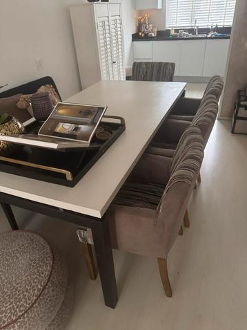 4 Eetkamerstoelen - Stijlvol en Comfortabel beschikbaar voor biedingen