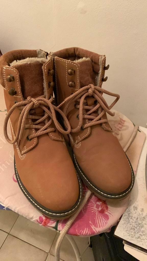 Nieuwe hoge schoenen maat 40, Kleding | Dames, Schoenen, Nieuw, Overige typen, Beige, Verzenden