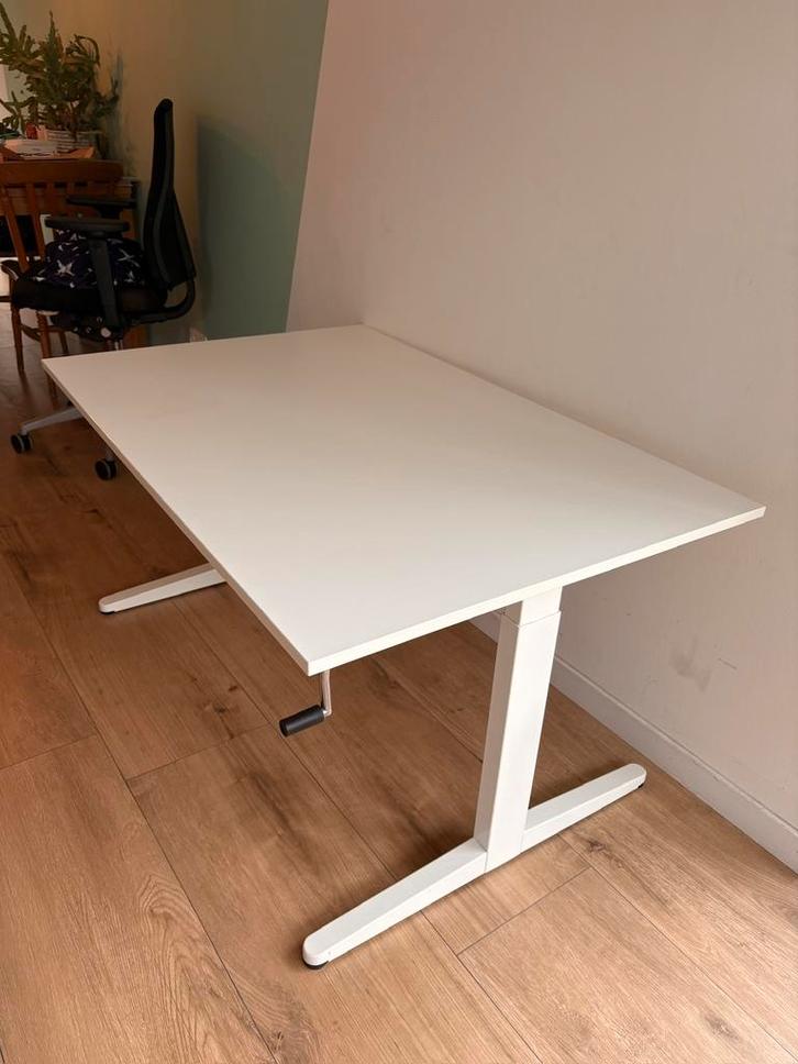 Bureau | verstelbaar | zo goed als nieuw, Huis en Inrichting, Bureaus, Zo goed als nieuw, Bureau, In hoogte verstelbaar, Ophalen