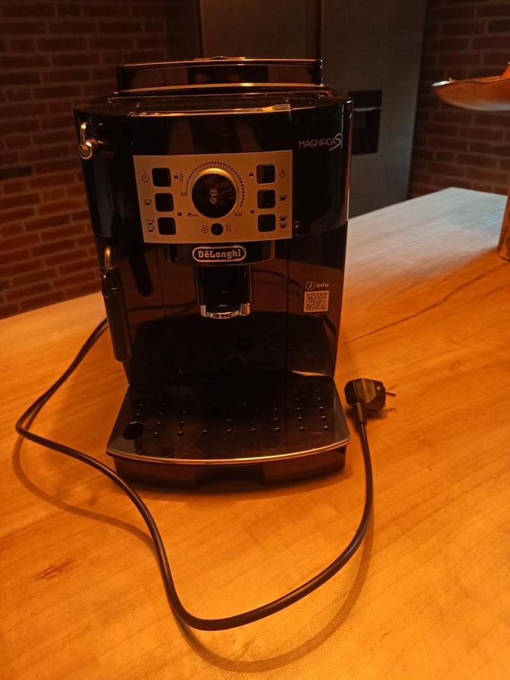 DeLonghi espressobonen machine ManificaS, Witgoed en Apparatuur, Koffiezetapparaten, Zo goed als nieuw, Ophalen