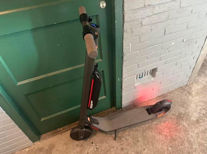 Segway Ninebot ES4 Dubbele Accupakket NIEUWSTAAT!!, Fietsen en Brommers, Steps, Zo goed als nieuw, Ophalen