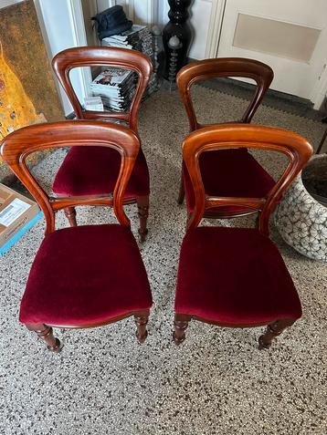 Prachtige antieke stoelen rood velours zitting beschikbaar voor biedingen