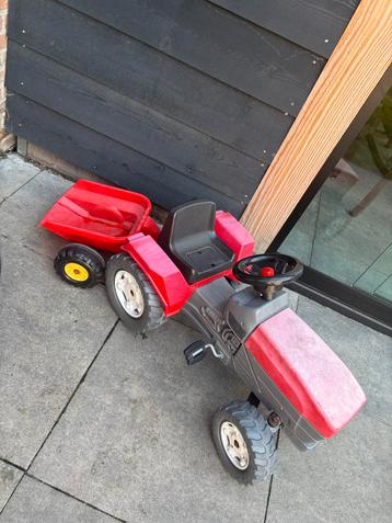 Rode Traptractor met Aanhanger - Gebruikt beschikbaar voor biedingen
