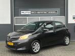Toyota Yaris Aspiration | AIRCO | CAMERA | TREKHAAK | NL AUT, Euro 5, Stof, Zwart, Origineel Nederlands