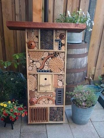 Wilde bijen hotel vlinder hommel insectenhotel  beschikbaar voor biedingen