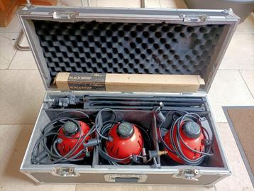 Studiolampen DynaCore drie stuks in flightcase beschikbaar voor biedingen
