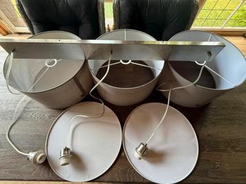 Tafellamp met 3 lampen beschikbaar voor biedingen