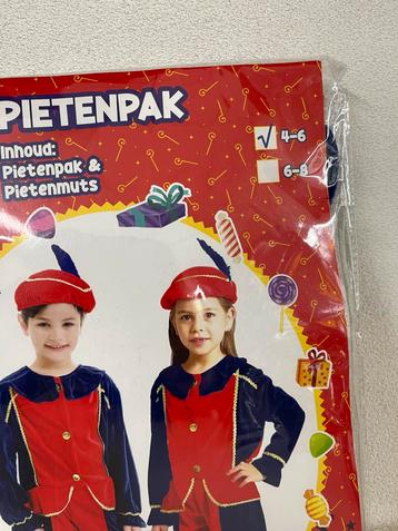 Pietenpak Paars/Rood beschikbaar voor biedingen